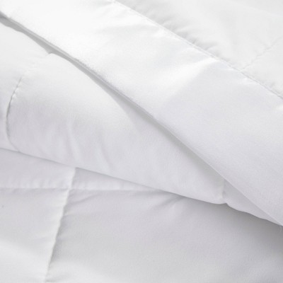 Luxurious Twin Satin-Trimmed Microfiber Down Alternative Blanket