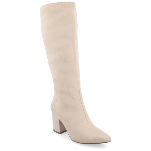 Wide width heel clearance boots