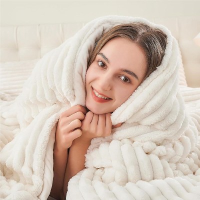 Der Rose BALHAM TRADE-3 Pieces Fleece Queen Comforter Set Super Soft Warm Fluffy Luxury Bed Set for Winter Bright White-Queen 88"x88" — фото 3