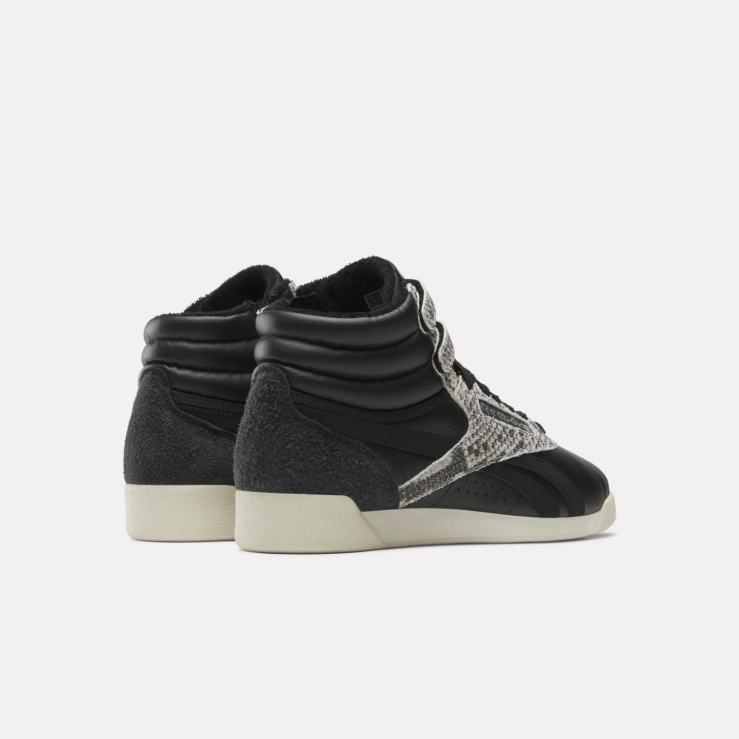 Женские кроссовки Reebok Freestyle Hi Zip Shoes Size 6 ALMOSTBLACK/VINTAGECHALK/GOLD, цвет: Золотой — фото 3