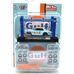 M2 Machines 1971 Nissan Skyline 2000 GT-R Gulf with 4 Post Lift and 2 extra set of  wheels Model Kit - 1 of 3