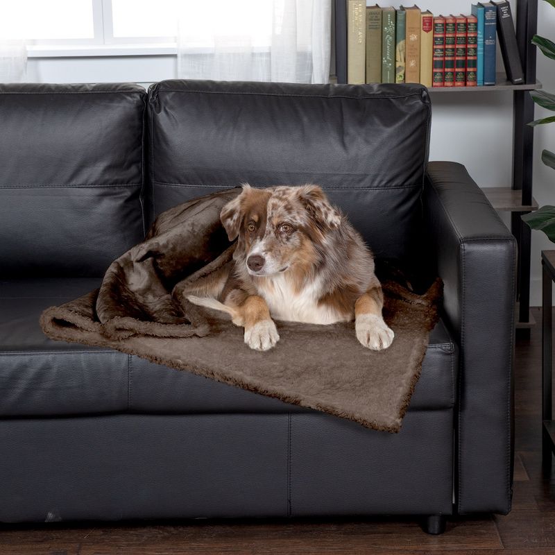 FurHaven Snuggly & Warm Soft-Edge Warming Waterproof Blanket, 3 of 4