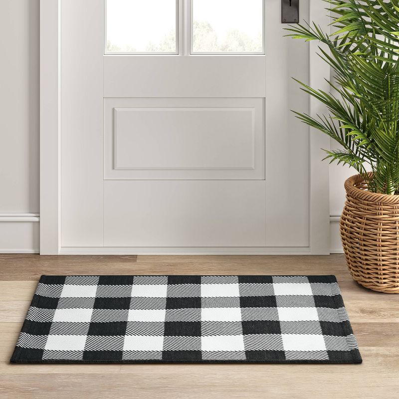 2&#39;x3&#39; Washable Reversible Scatter Indoor/Outdoor Accent Rug Black/White - Threshold&#8482;, 4 of 12