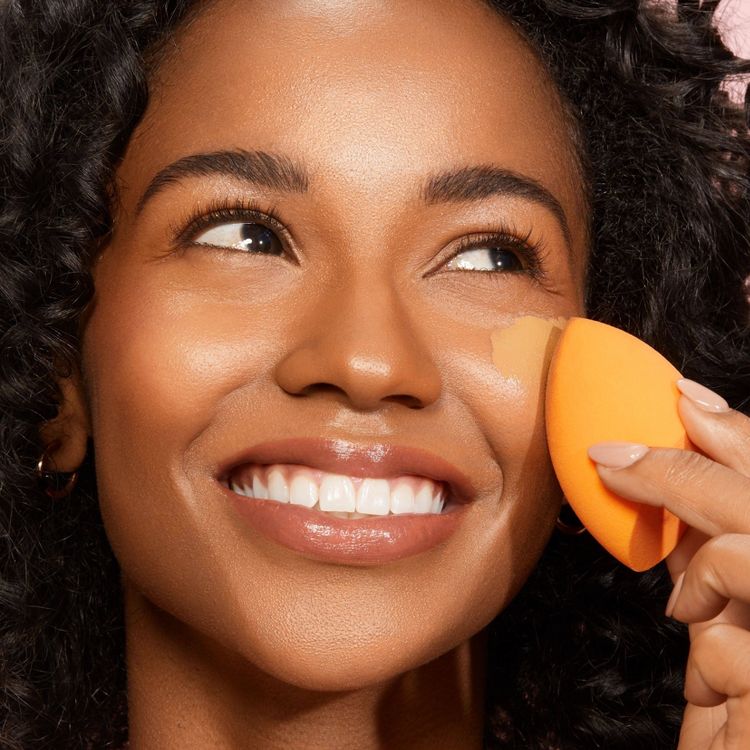 Real Techniques Mini Brush and MCS Sponge Duo, 2 of 5
