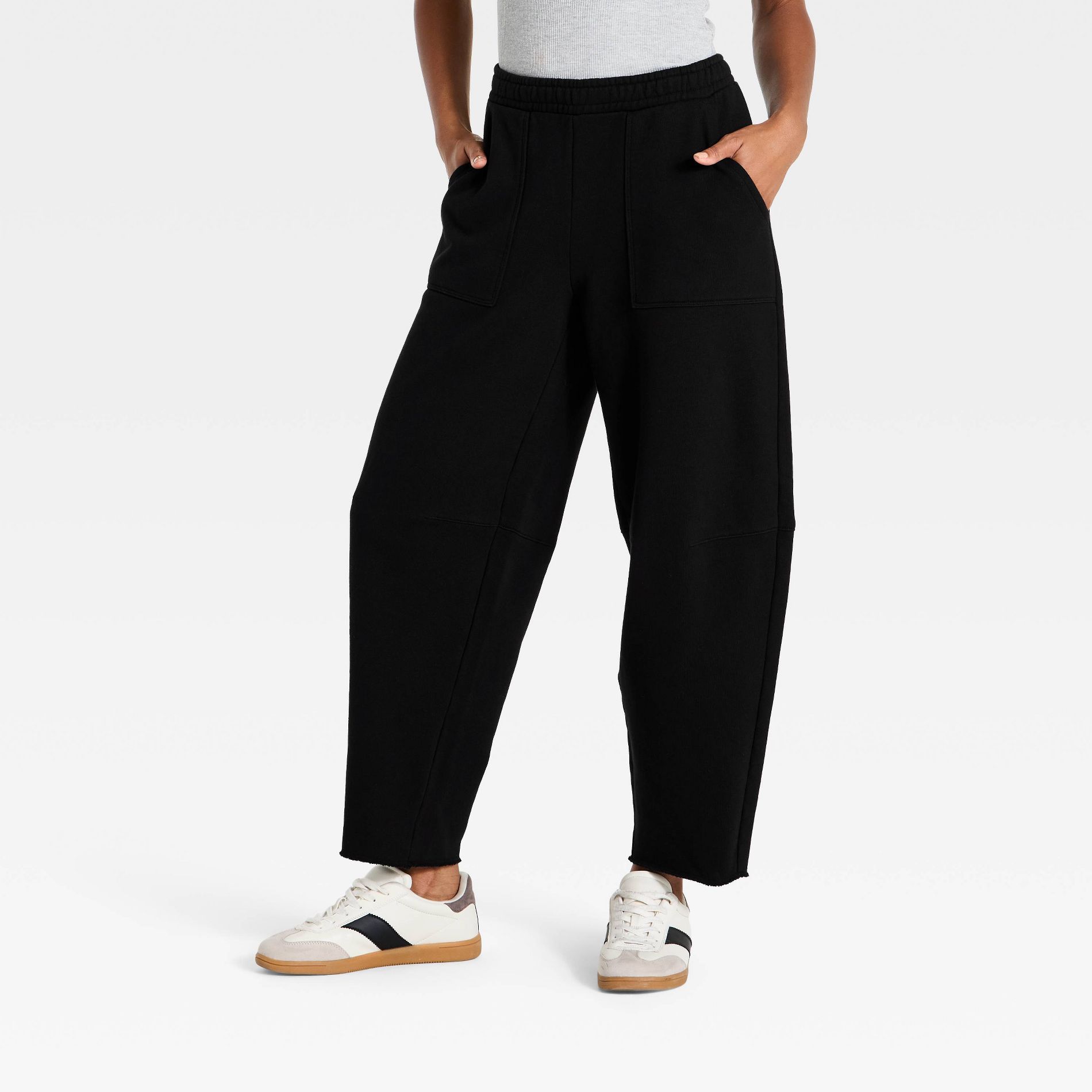 Women's Mid-Rise Barrel Leg Sweatpant - Universal Thread™