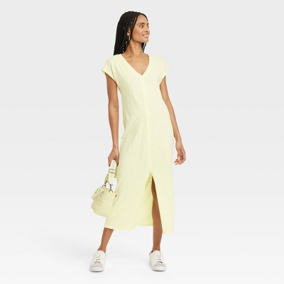 Женские платья Universal Thread Women's Short Sleeve Midi T-Shirt Dress - Universal Thread™ Yellow L: Cotton V Neck Pullover, Dolman Sleeve, Machine Wash — фото 3