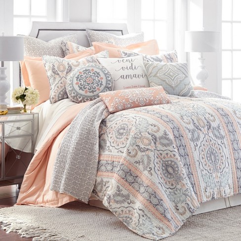 Darcy Damask Quilt Set - King Quilt and Two King Pillow Shams Grey, Blush -  Levtex Home