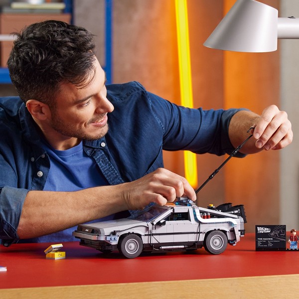 LEGO Icons Regreso al Futuro Máquina del Tiempo Set de Auto 10300 3
