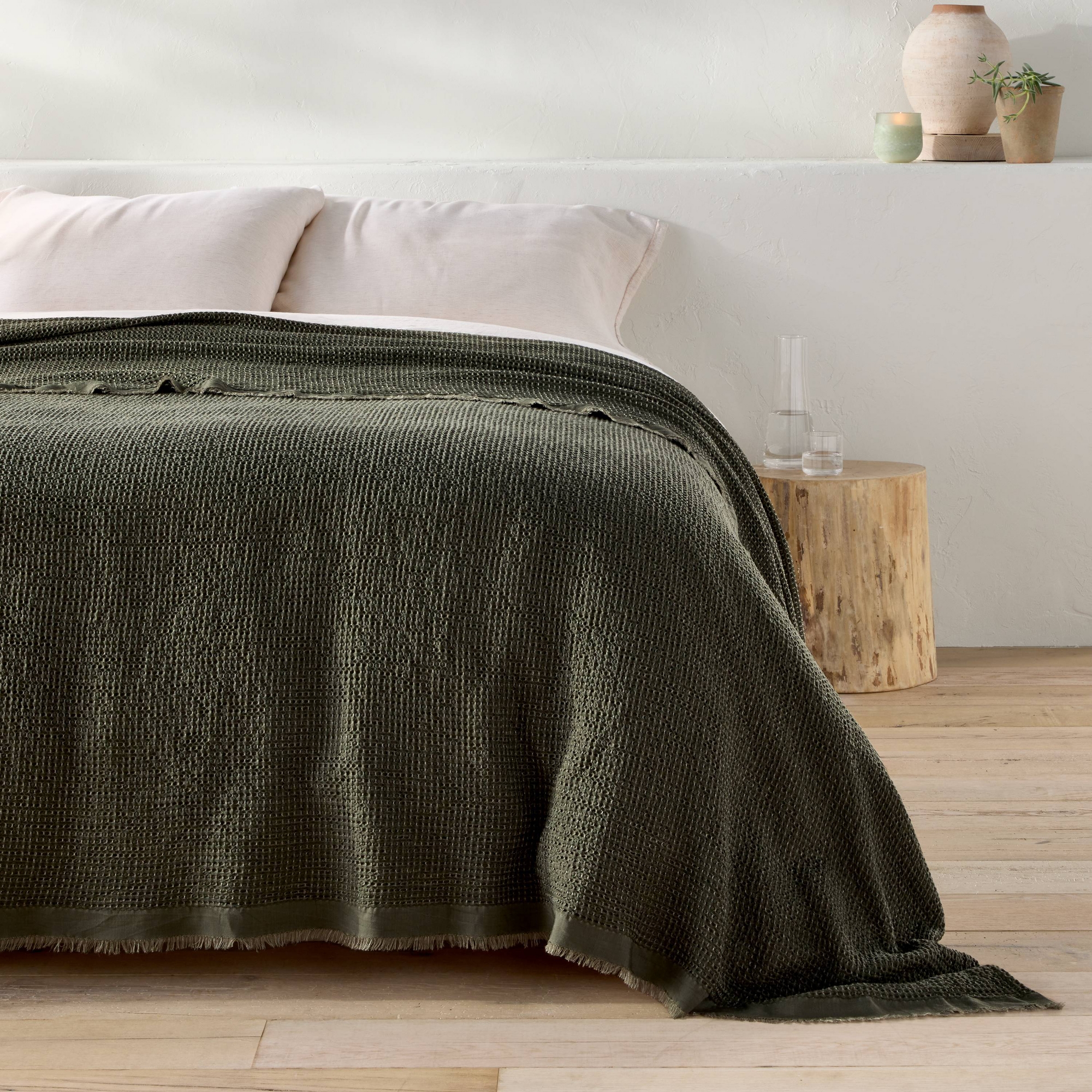 Full/Queen Textured Waffle Quilt Olive Green - Casaluna™