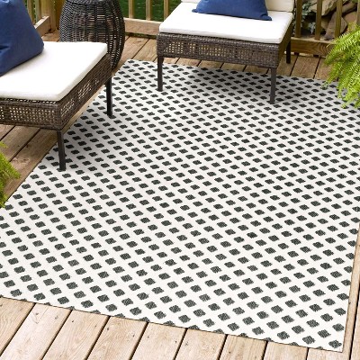 White and Black Trellis 8' x 10' Synthetic Area Rug