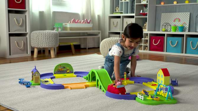 Peppa Pig All Around Peppa&#39;s Town Set with Adjustable Track, 2 of 17, play video