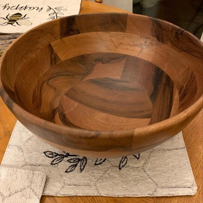 Wooden Serving Bowls: What Are the Best Foods to Serve?