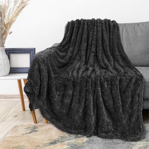 PAVILIA Plush Throw Blanket for Couch Bed Faux Shearling Blanket and Throw for Sofa Home Decor Black Throw 50x60