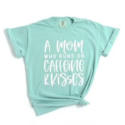 Simply Sage Market Women's A Mom Who Runs On Caffeine And Kisses Short Sleeve Garment Dyed Tee