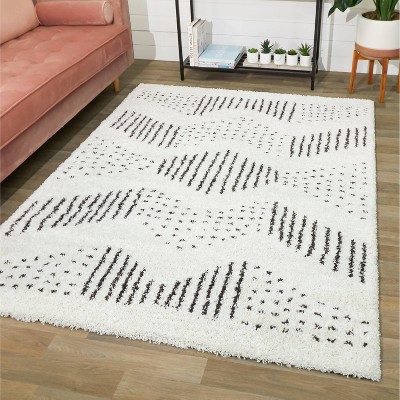 Kalpana White and Black Geometric Shag Rug 5' x 7'