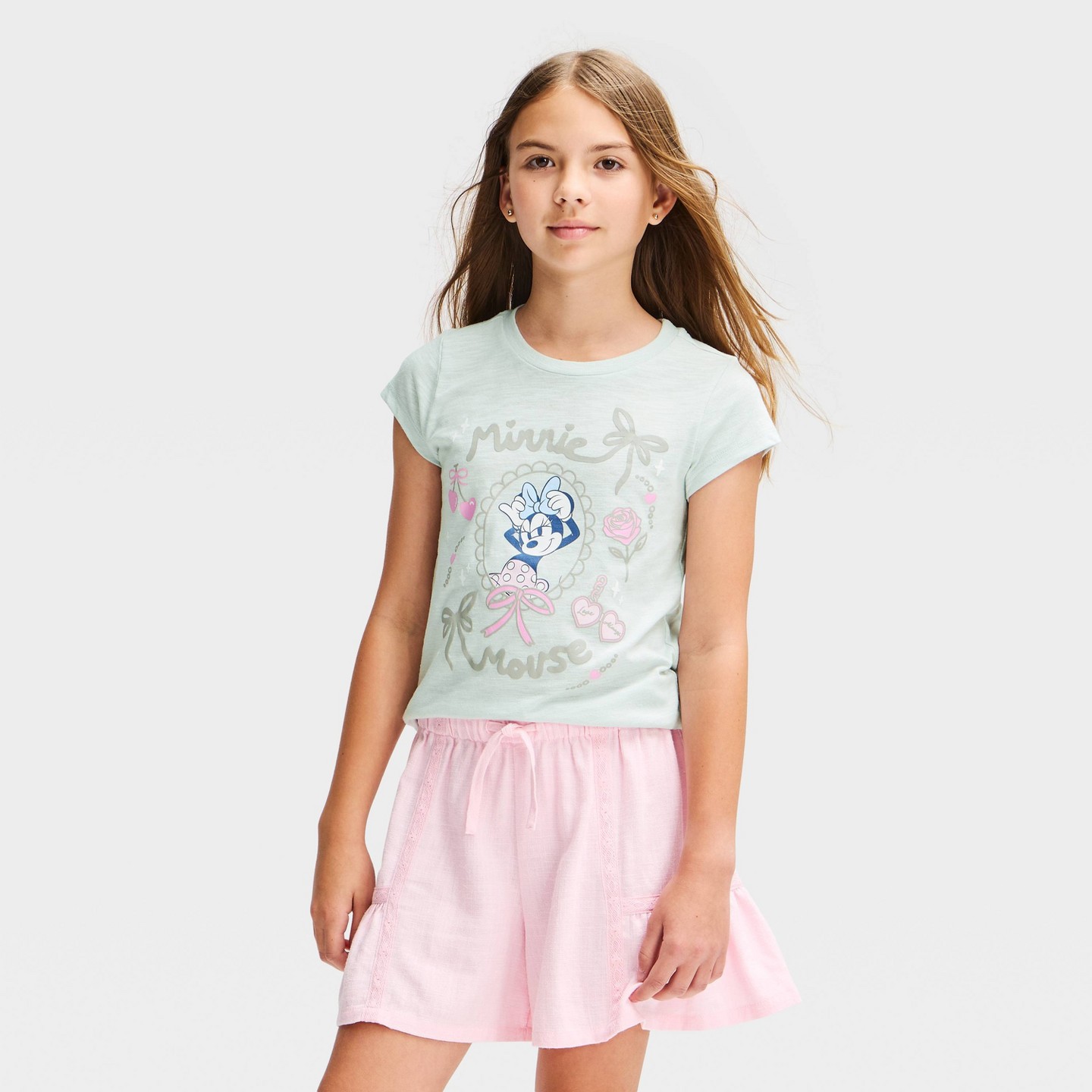 Футболка Disney Minnie Mouse Bows & Charms Short Sleeve Graphic T-Shirt - Silver для девочек, цвет: Серебряный — фото 1