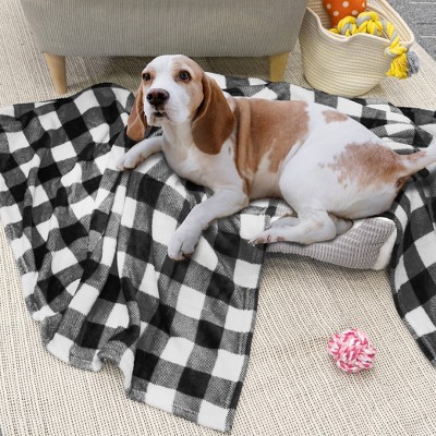 Cozy Buffalo Plaid Fleece Queen Blanket in White/Black