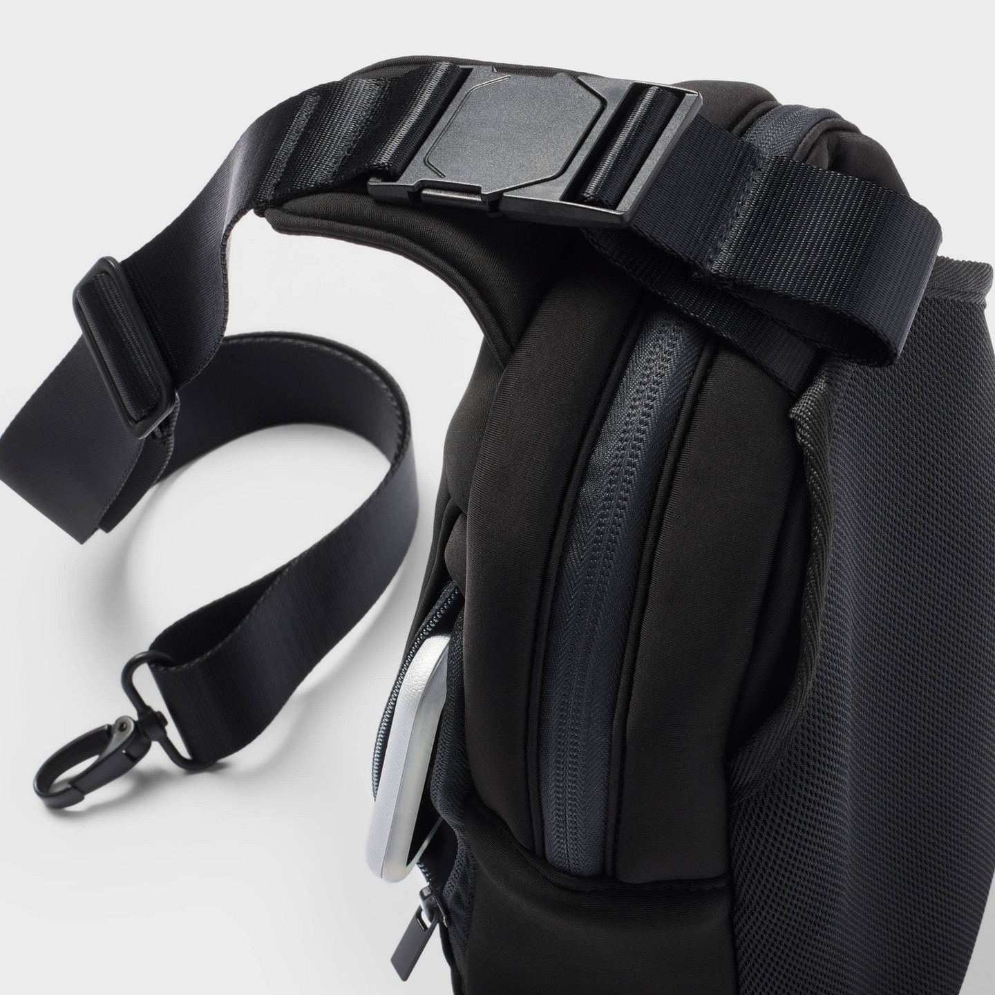 Сумка All In Motion Water Bottle Crossbody, цвет: Чёрный — фото 4