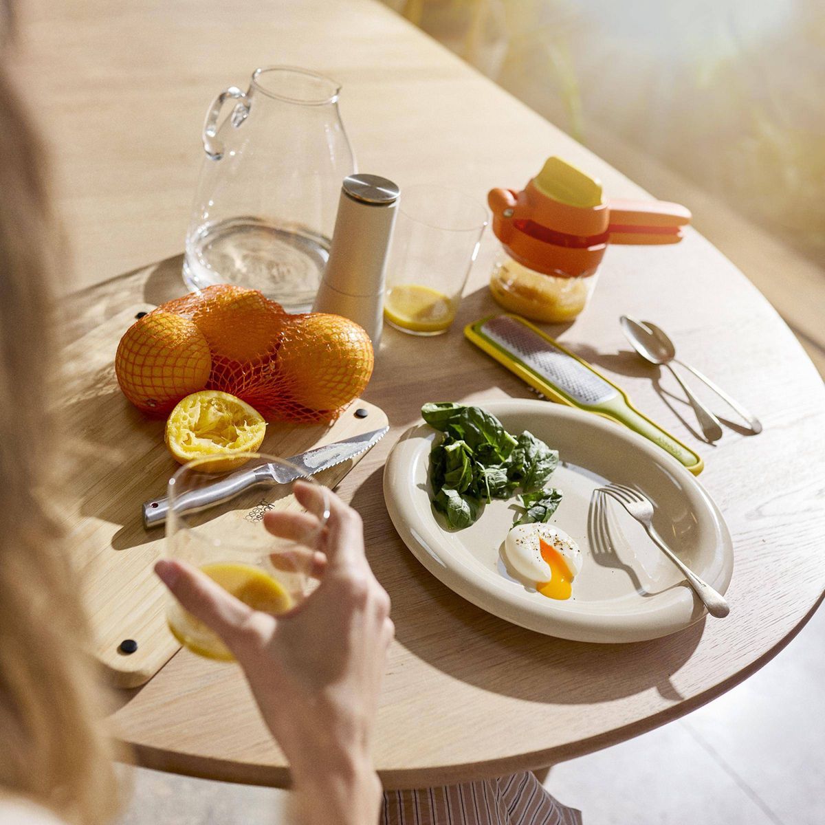Joseph Joseph Juice Max Plus Dual Action Citrus Press with Measuring Cup - thumbnail 9