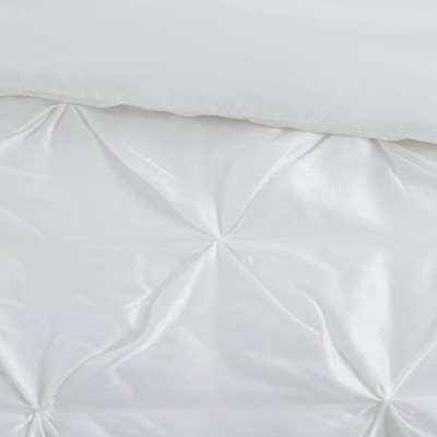 White Full 7-Piece Tufted Comforter Set with Shams