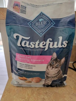 Blue Buffalo Tastefuls Sensitive Stomach Natural Adult Dry Cat