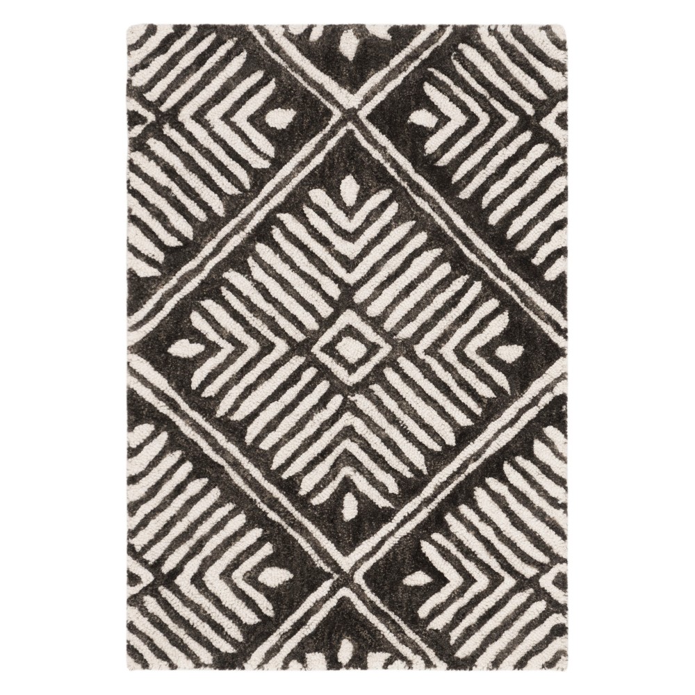 2'x3' Geometric Tufted Accent Rug Ivory/Charcoal - Safavieh