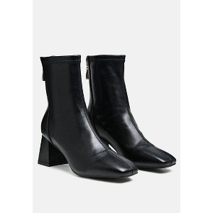 Hera Runaway Classic Ankle Boots - 1 of 4