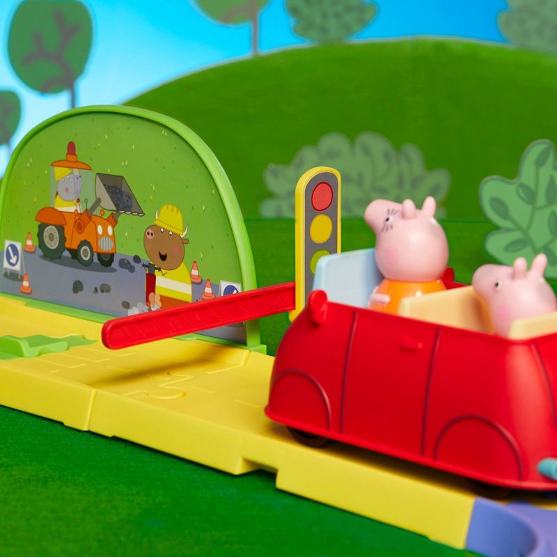 Peppa Pig All Around Peppa&#39;s Town Set with Adjustable Track, 6 of 17