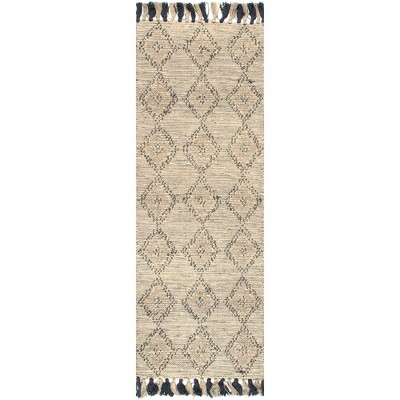 Nuloom Britta Textured Diamond Tassel Indoor Area Rug