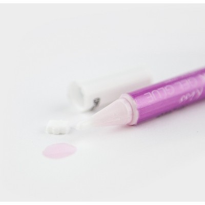 Say hello to salon-perfect nails that stay perfect for up to 7 days! The Kiss Everlasting French nail kit is the ultimate solution for anyone who wants to enjoy flawless nails without the hassle of regular salon appointments. With a patented rich, white tip that won't chip, crack or wear away, you can be sure that your nails will look as good on day 7 as they did on day 1.