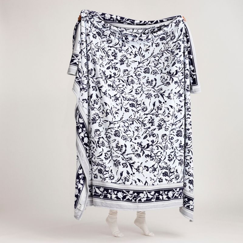 Vera Bradley Women's Fleece Plush Throw Blanket Full/Queen, 3 of 5