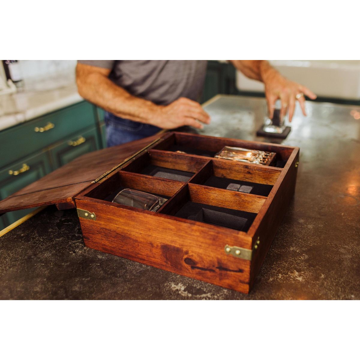 Picnic Time 12pc Barware Box with Decanter Gift Set - thumbnail 4