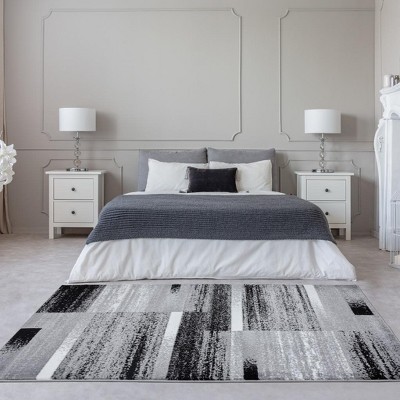 Gray Geometric 5' x 7' Stain-Resistant Synthetic Area Rug