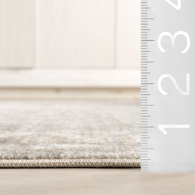 Elegant Silver Medallion 4' x 6' Oval Synthetic Area Rug