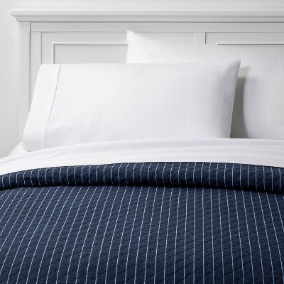 navy and white quilt bedding