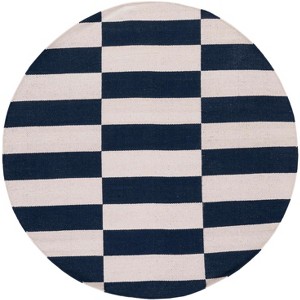 Montauk MTK705 Hand Woven Indoor Rug - Safavieh - 1 of 4