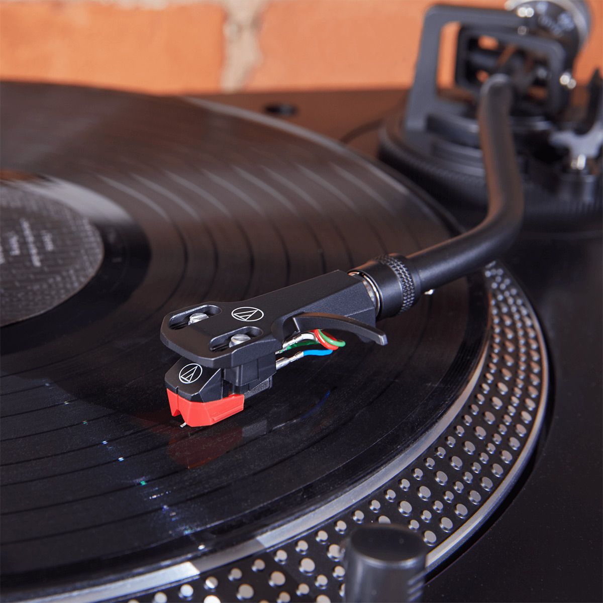 Audio-Technica AT-VM95ML/H Headshell & MM Cartridge Combo Kit - thumbnail 2