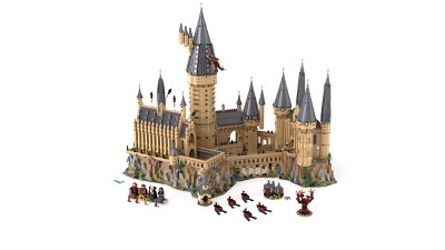 LEGO Harry Potter Hogwarts Castle 71043 Building Set - Model Kit with  Minifigures, Featuring Wand, Boats, and Spider Figure, Gryffindor and  Hufflepuff Accessories, Collectible for Adults and Teens 