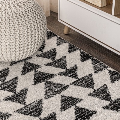 Aisha Black and Cream Geometric 8' x 10' Area Rug