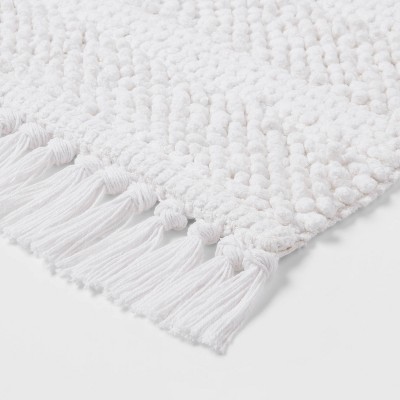 20&#34;x32&#34; Knit Striped Chenille Bath Rug Fringe White - Threshold&#8482;