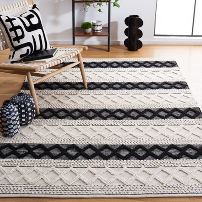 Handmade Black and Ivory Wool Geometric Area Rug