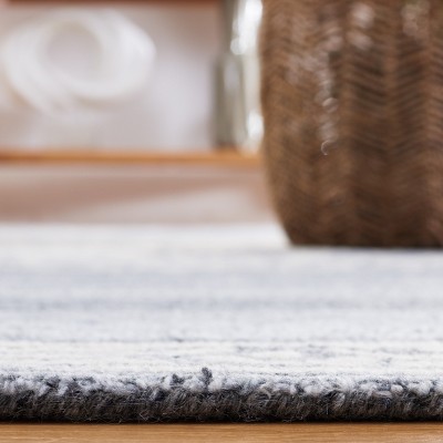 Gray Hand-Tufted Wool and Synthetic 4' x 6' Area Rug