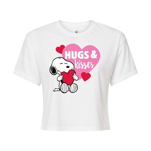 Women's - Peanuts - Snoopy Hugs And Kisses Cropped Graphic T-Shirt - 1 of 4