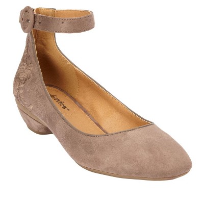 Comfortview Women's The Pixie Pump (Wide Widths Available)