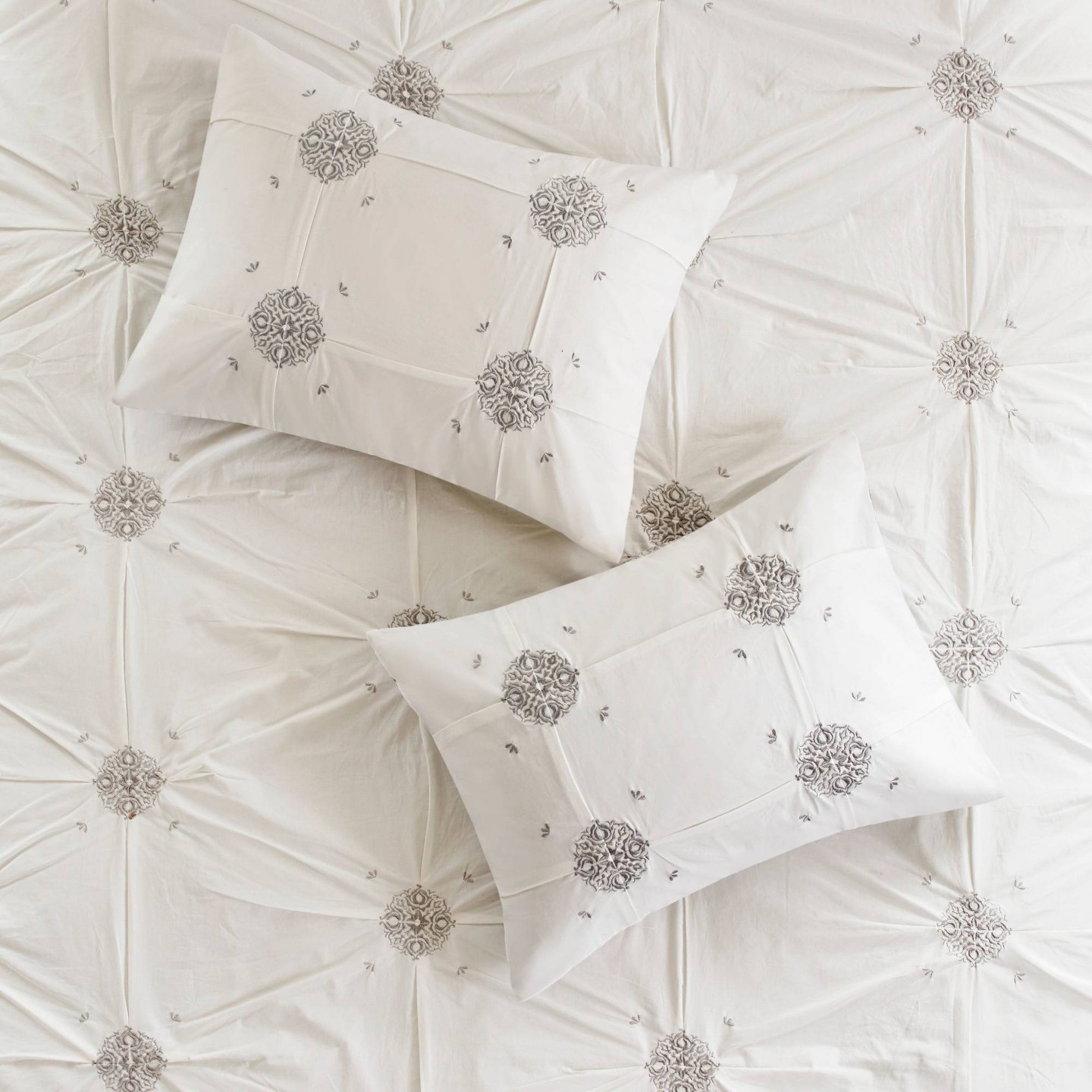 Комплект с одеялом Madison Park Alicia King/California King 6pc Comforter Set Gray/Ivory, Medallion Pattern, Percale Weave, цвет: Серый — фото 4