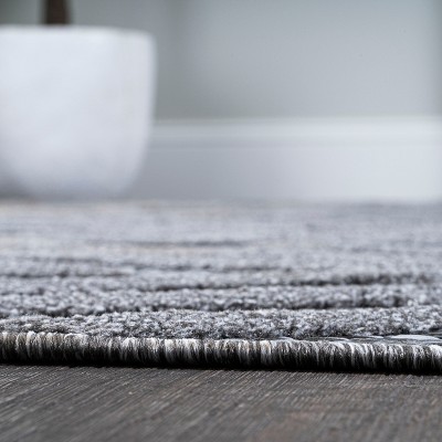 Dark Gray Geometric Synthetic 4' x 6' Reversible Rug