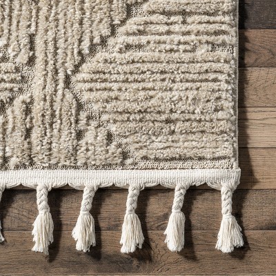 Beige Geometric 4' x 6' Synthetic Area Rug with Tassels