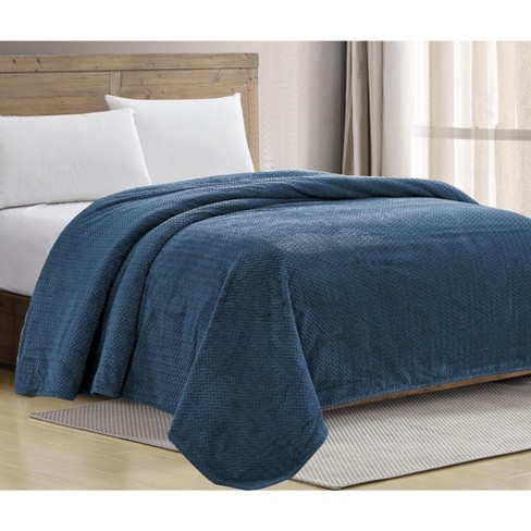 Plazatex Chevron Reversible and Comfortable Braided Oversized Plush All Season Blanket, Queen, Navy - image 1 of 3