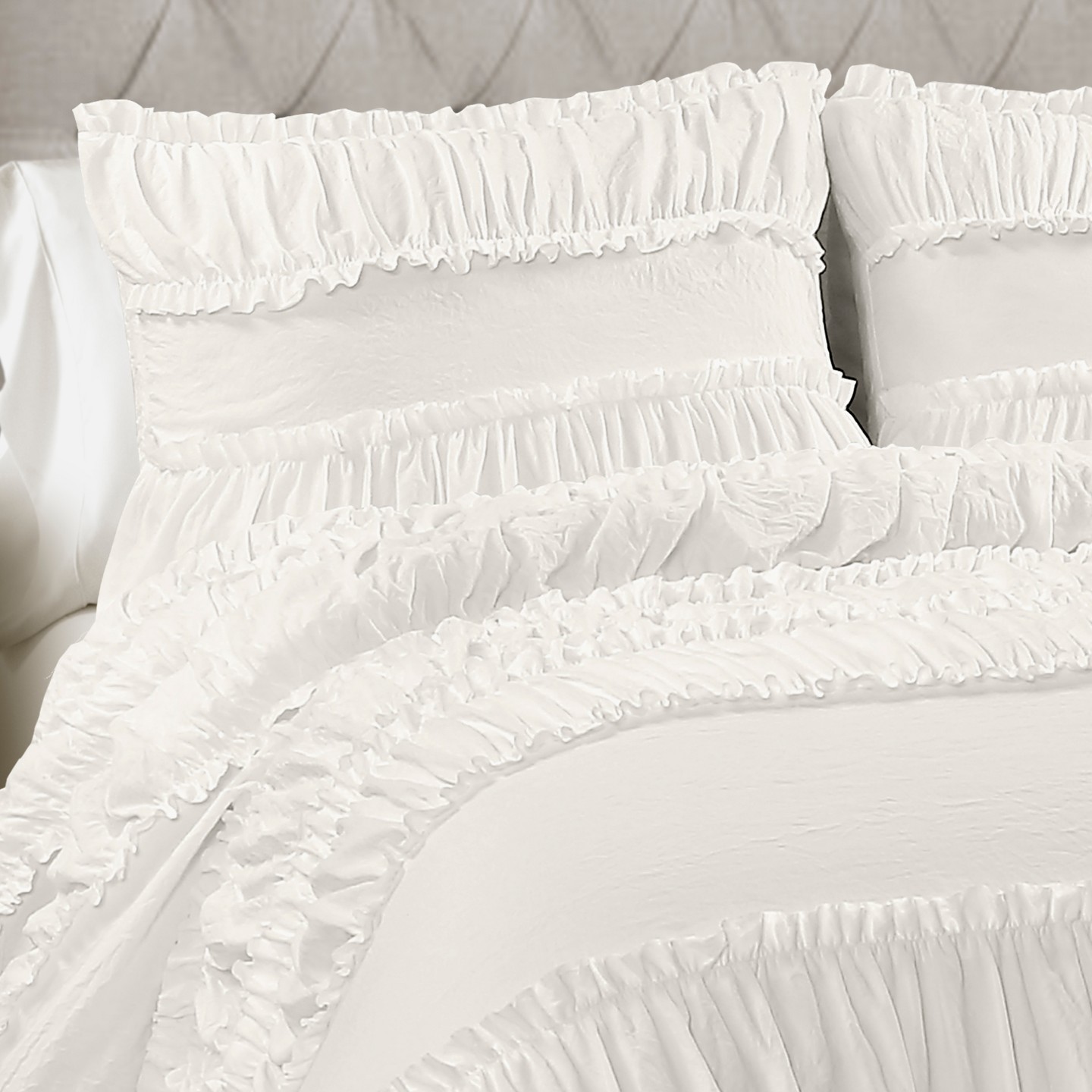 Комплект с одеялом Lush Decor Full/Queen Nova Ruffle Comforter Set White - Lush Décor: Traditional Shabby Chic, 3-Piece Midweight Bedding, Solid Pattern, цвет: Белый — фото 3