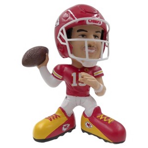 Forever Collectibles Kansas City Chiefs Mahomes #15 NFL Showstomperz Mini Bobble - 1 of 3